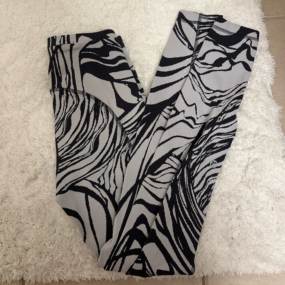 lululemon athletica Black and Gray Patterned Leggings